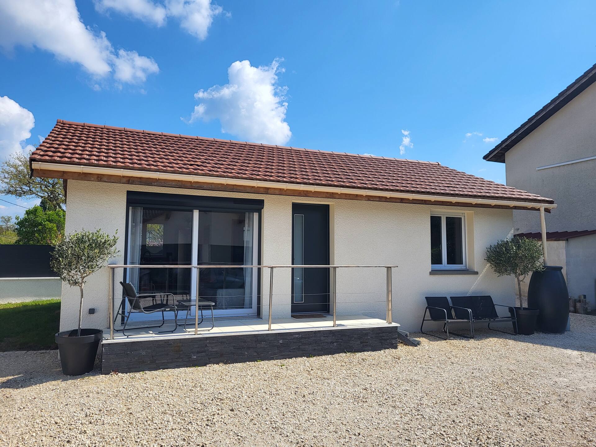 Small 3-bedroom cottage in the countryside