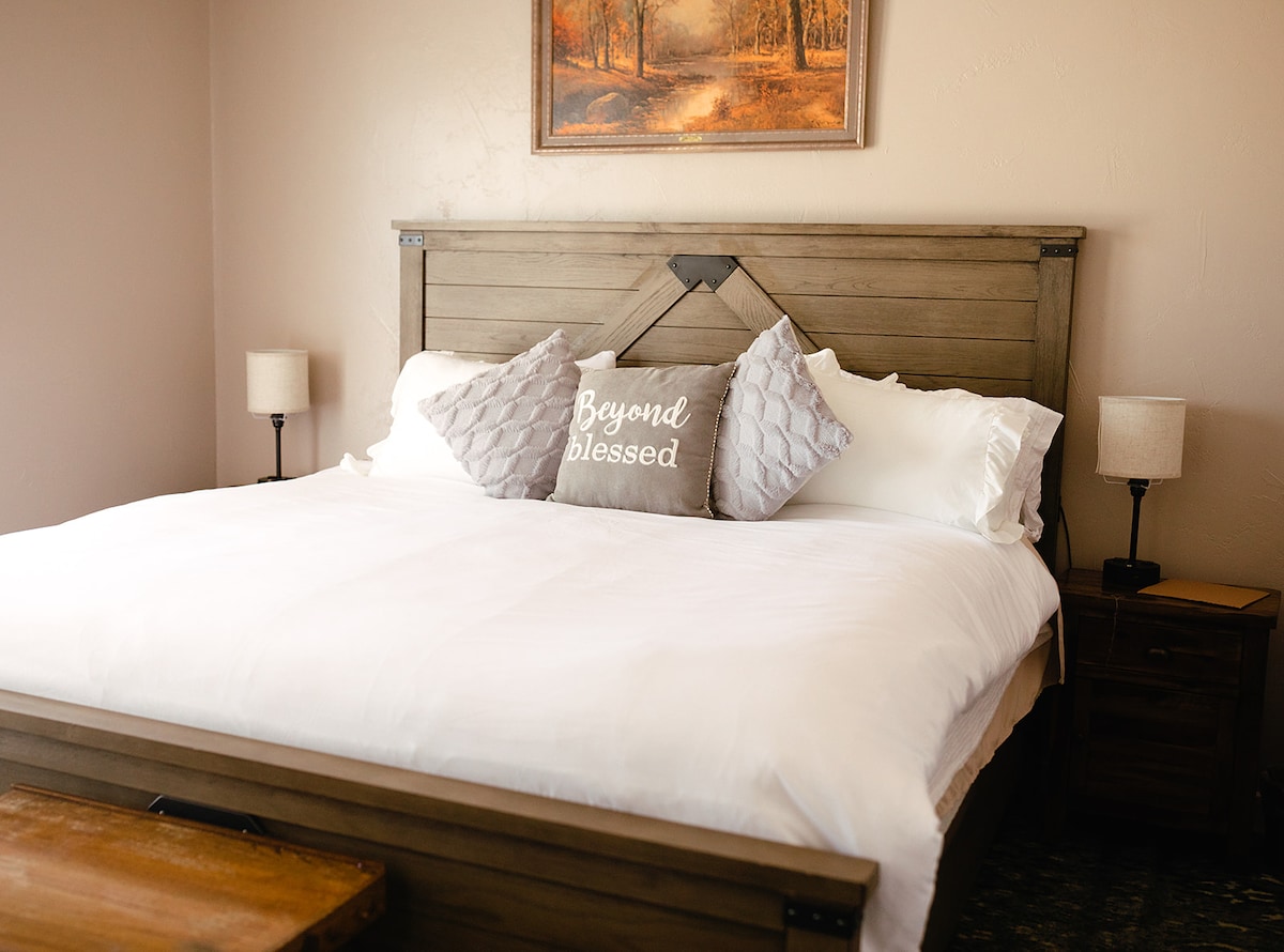 卧室1 ：加大双人床