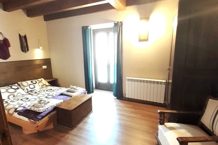 Camera da letto 2. Letto matrimoniale.