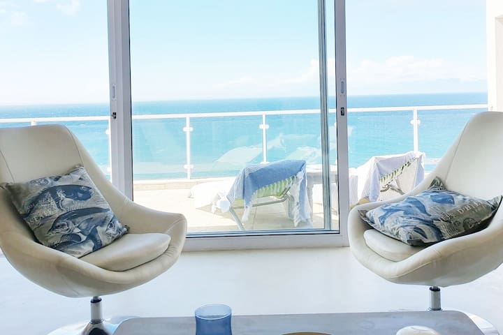 Blue Swallow – Best ocean view from EVERY room!