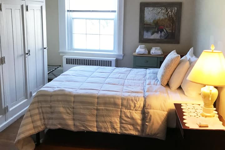 Mantua, one of seven  bedrooms. This is a queen bedroom. It now has an air conditioner. 
Faces the lake, shared bathroom. 
