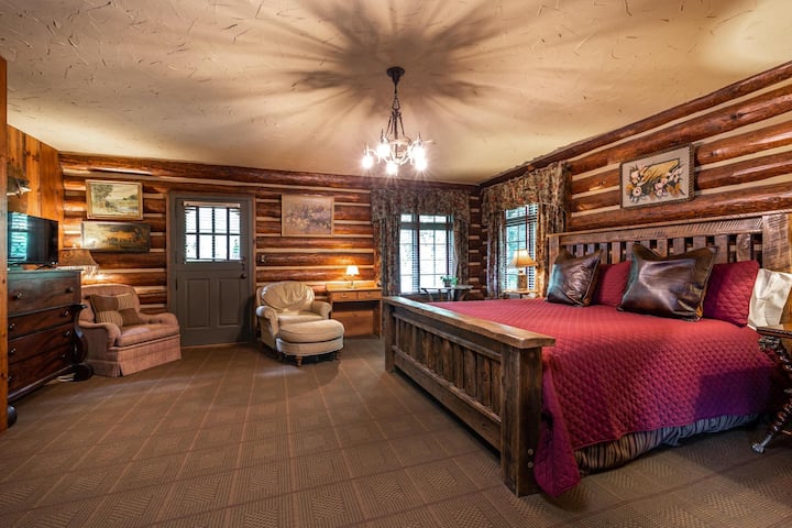 ห้องนอน 1 (เตียงคิงไซส์)
ชั้นหลัก 