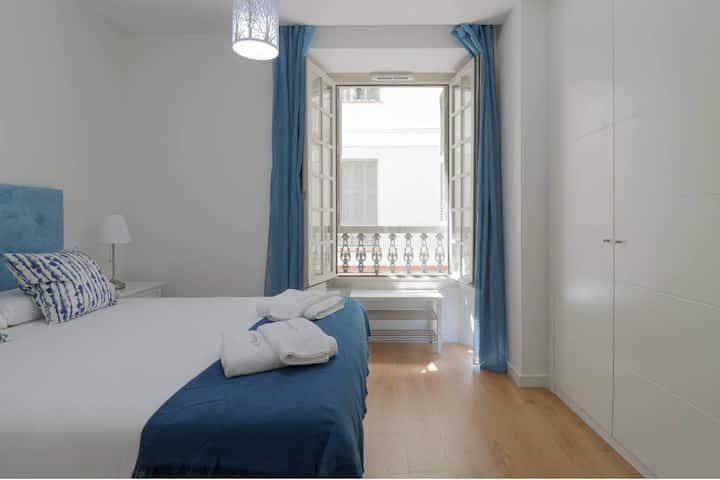 غرفة نوم بسرير 150 سم وخزانة مع أدراج