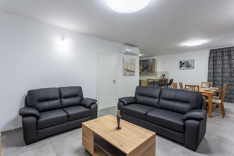 Successful Airbnb property: House in seclusion - full privacy - heated pool in Općina Klis