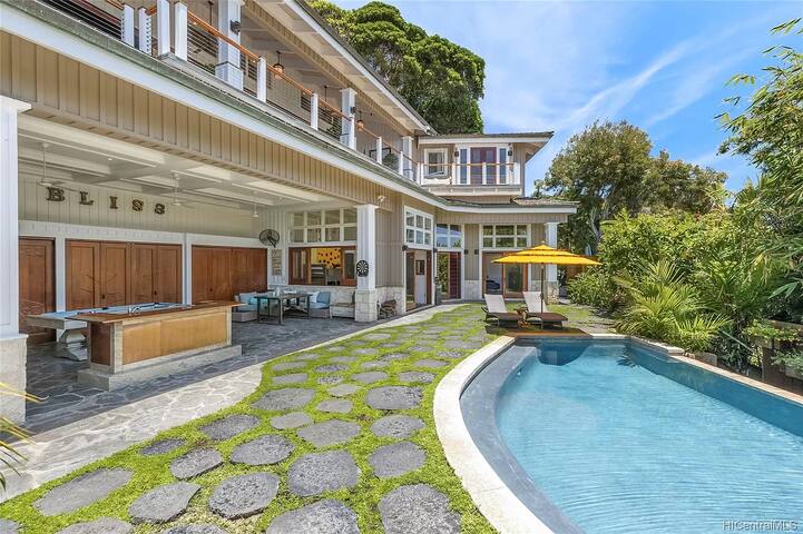 Lanikai Villa Resort: Pool, Views & Walk to Beach! gallery image 3