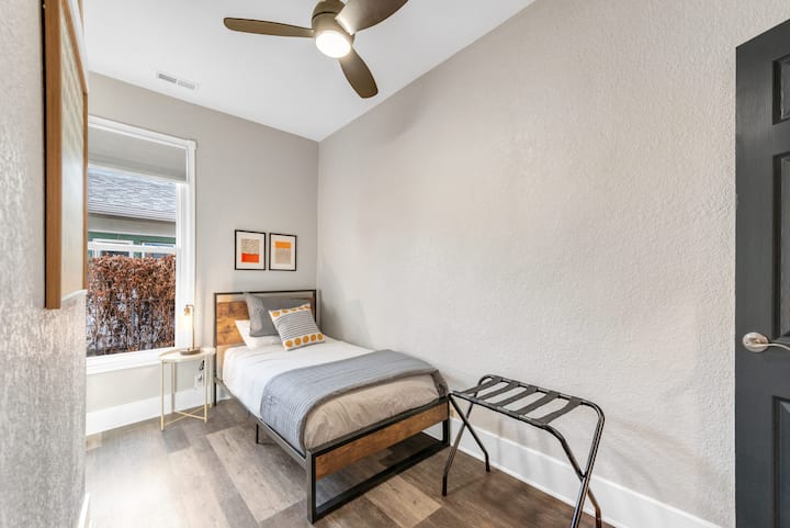 Camera da letto 2 con letto singolo e accesso al bagno Jack&Jill