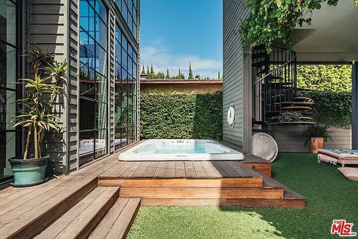 Designer family home in Venice Beach gallery image 5