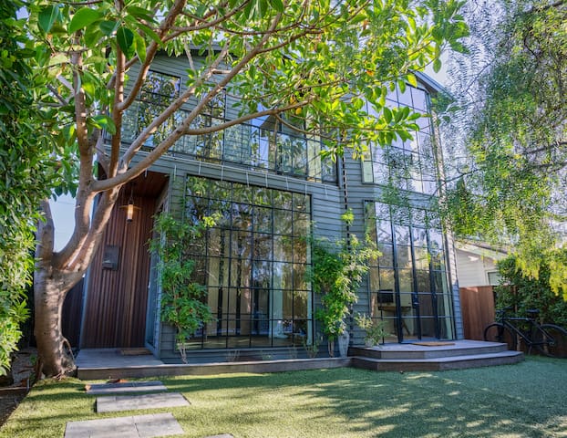 Designer family home in Venice Beach