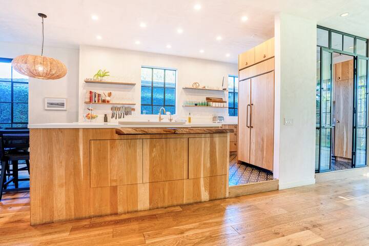 Designer family home in Venice Beach gallery image 4