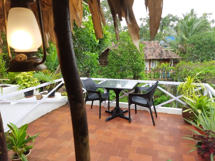 Mudhut In A Traditional Homestay In Cochin - Chalakudy