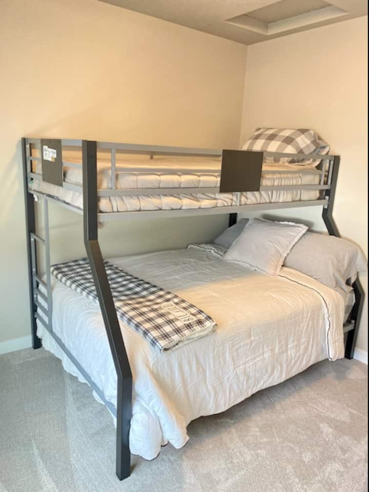 楼上单人床和双人床 