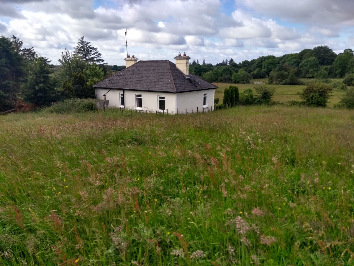 Traditional Irish cottage, with stunning views. Cottages for Rent in
