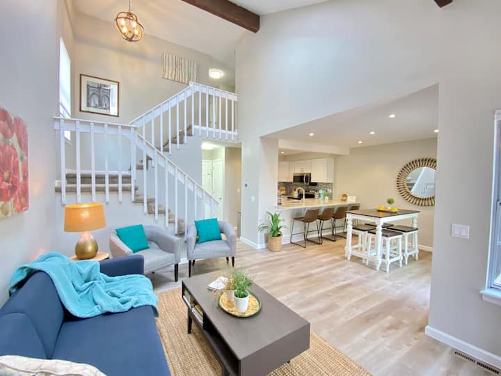 3 bed + office + garage. All beds with TVs Townhouses for Rent in