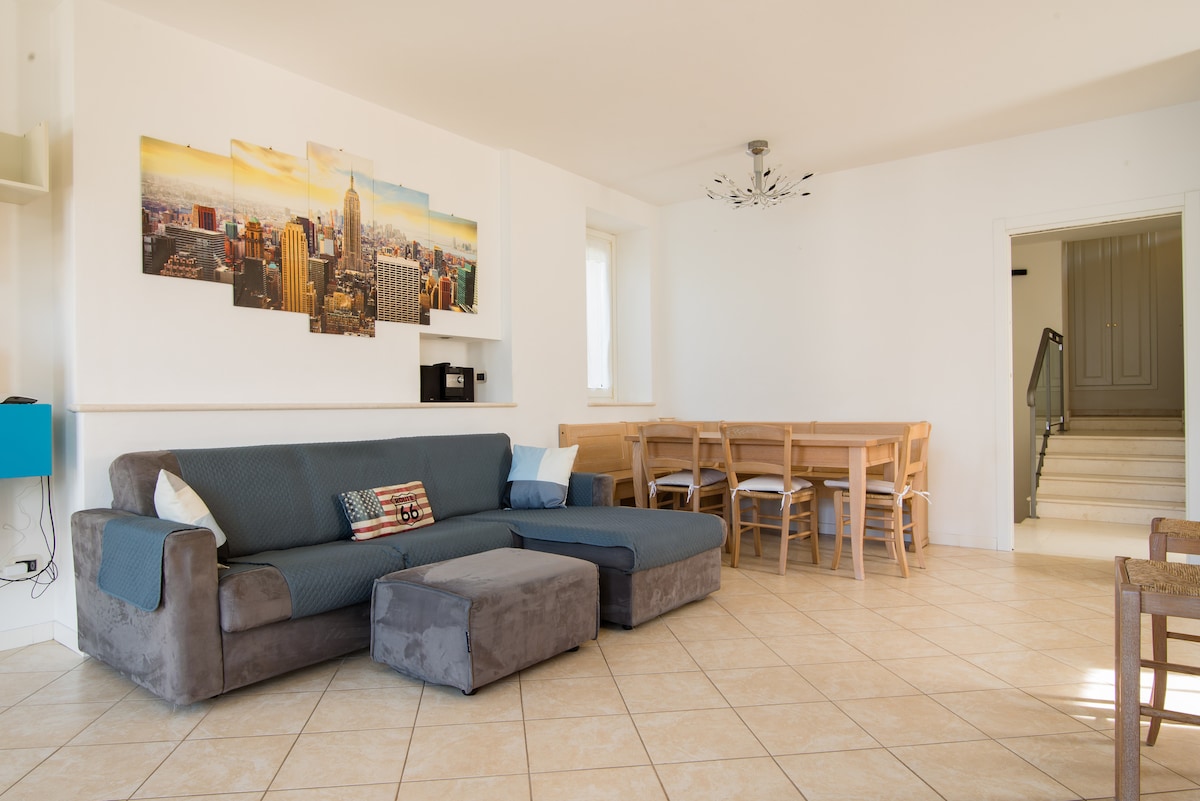 Popular Airbnb listing: Cottage il Cigno directly on the lake - Como Lake in Dervio