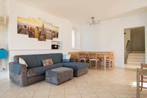 Popular Airbnb listing: Cottage il Cigno directly on the lake - Como Lake in Dervio