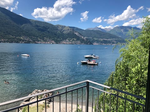Cottage il Cigno directly on the lake - Como Lake