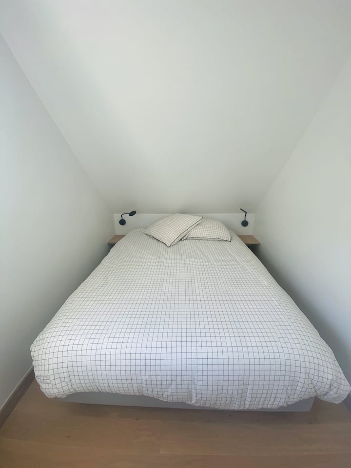 เตียงคู่ขนาด 140x190 ซม. 