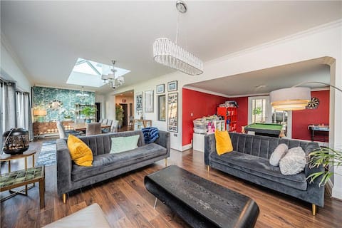 Stylish Luxury House 5 bedrooms all mod cons
