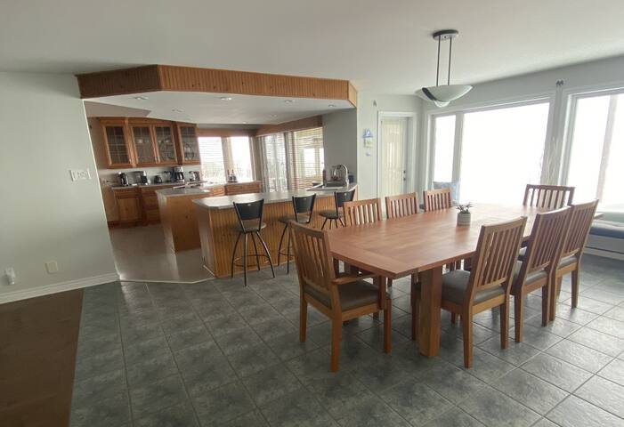 Spacious oceanfront home gallery image 5