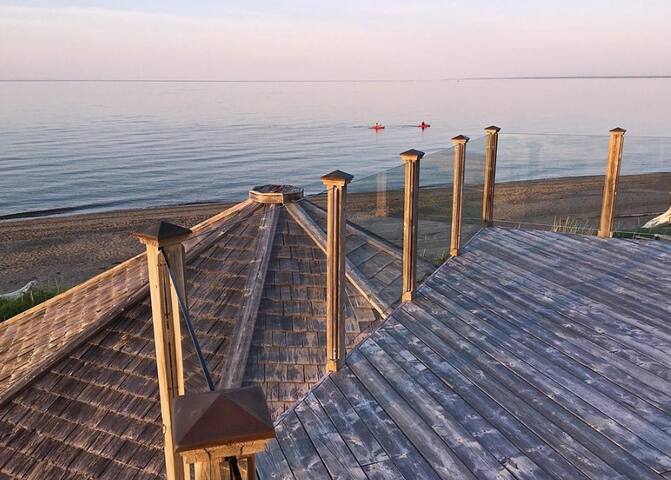 Spacious oceanfront home gallery image 3