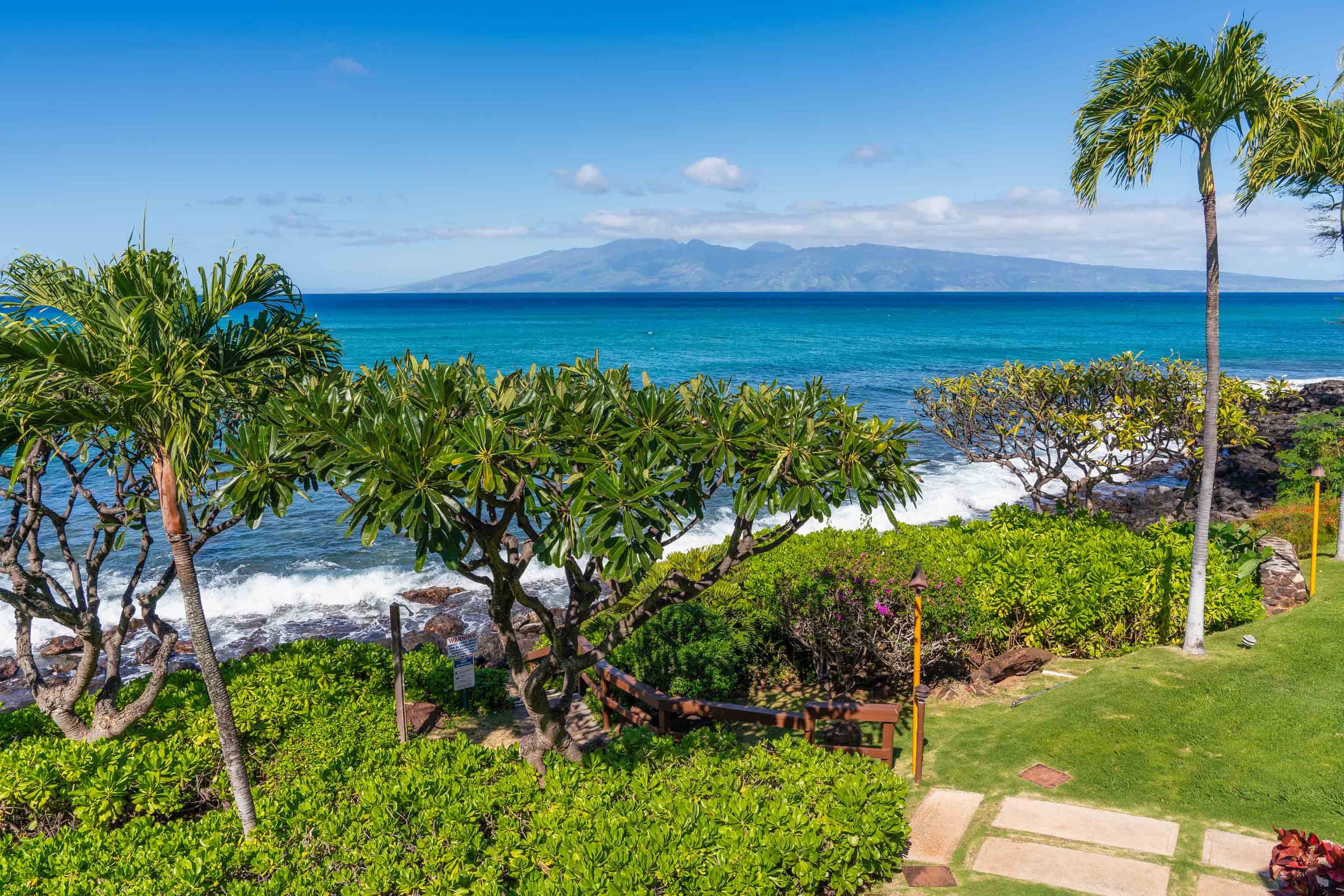 Condo in Lahaina · ★4.98 · 1 bedroom · 1 bed · 1 bath - Image 14