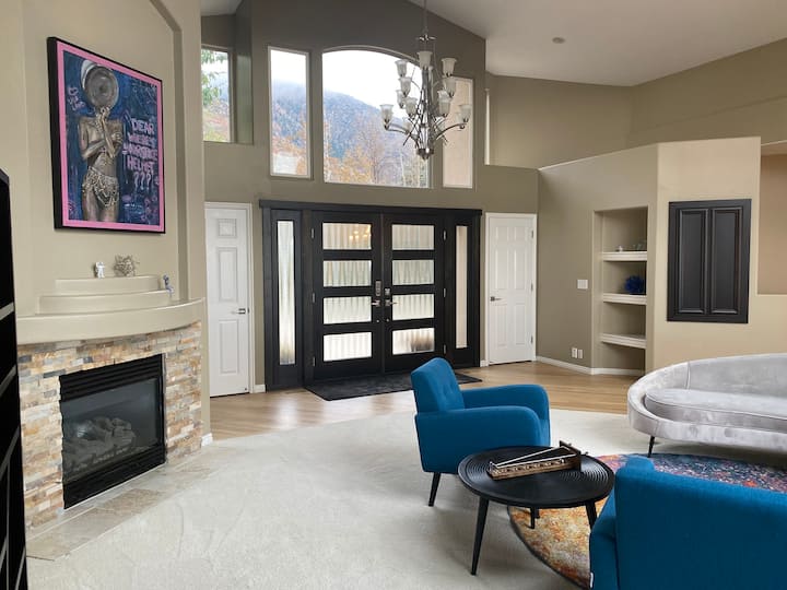 Modern Home Near World-class Skiing (Sleeps 12) - Sandy, UT