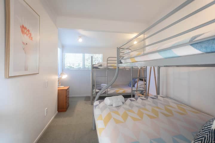 Dhoma e fjetjes flenë deri në 5 vizitorë dhe është një sukses për fëmijët!