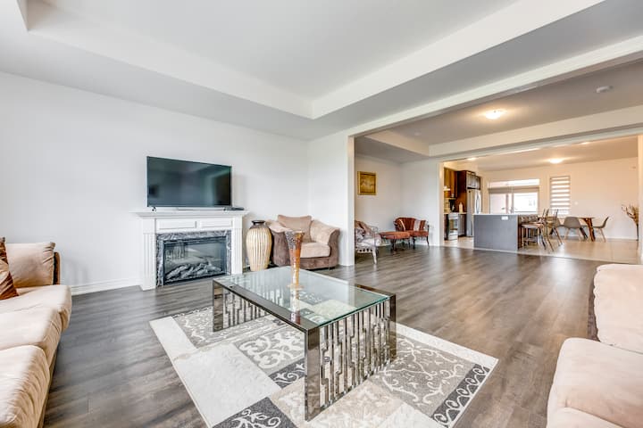 Furnished 3000 Sqft 4 Bedrooms Home In Oakville - Oakville