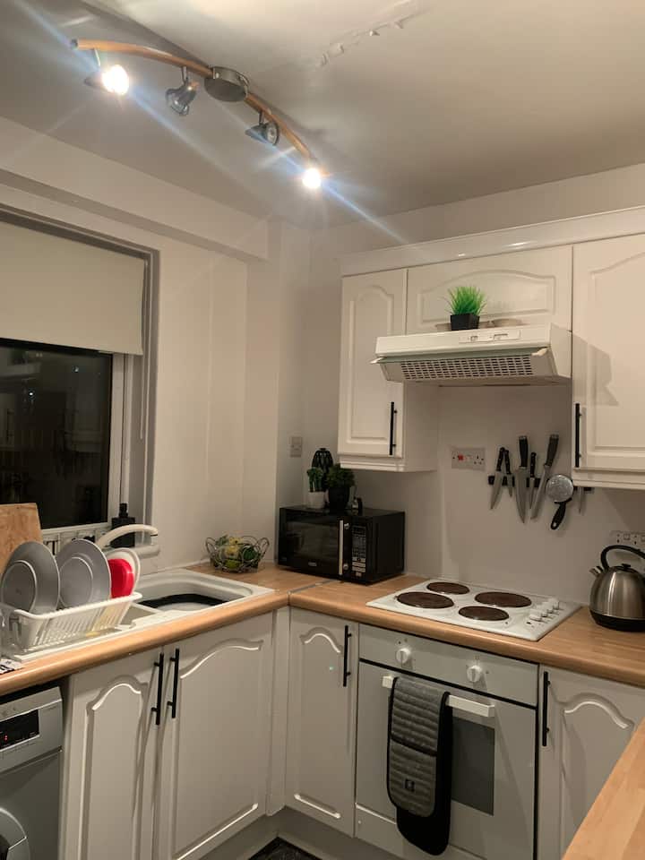 2 Bedroom Semi Detached Family Home - Glasgow