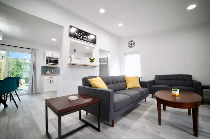 Chic, Cozy, Comfortable Home In A Prime Location! - Round Rock