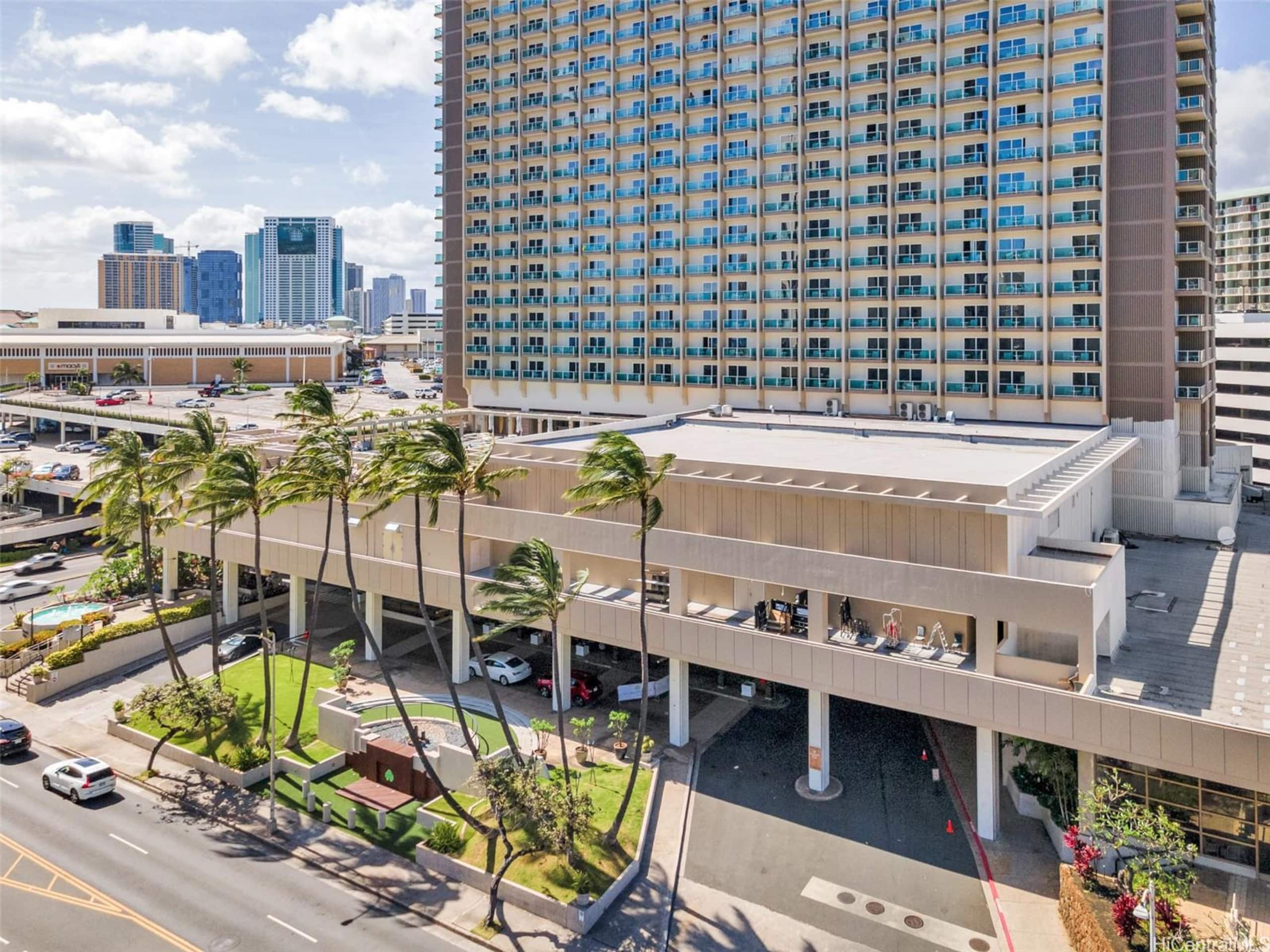 Condo in Honolulu · ★4.95 · Studio · 2 beds · 1 private bath - Image 28