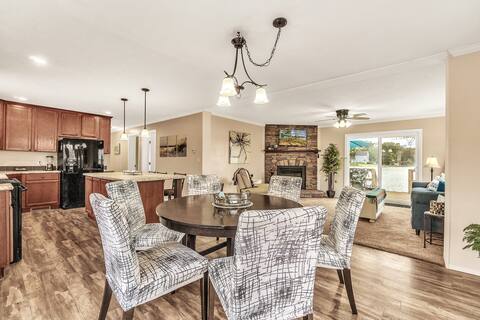Hidn LakeFront-New Build-Private Beach-Fast Wi-Fi