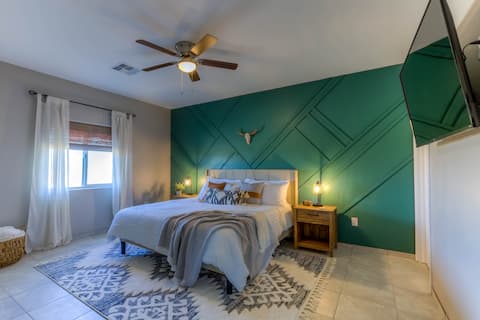 Desert Escape with breathtaking mountain views!