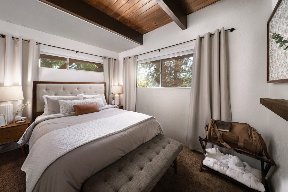 The light and airy queen bedroom is on the entry level with easy bathroom access