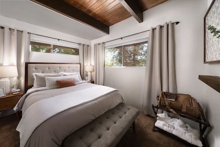 The light and airy queen bedroom is on the entry level with easy bathroom access