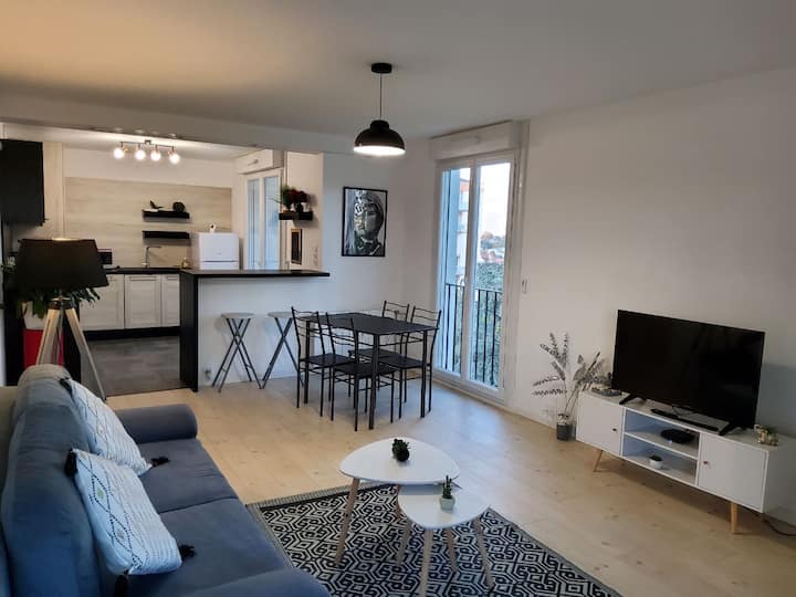 Surrounded by, bright, 2 balconies, 60 m2 Condominiums for Rent in