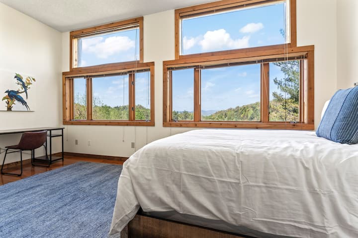 This queen room has fantastic views and loads of natural light! Bedroom 5/6 (bunk bed room) are connected by a wide opening, perfect for the kids or use as a family suite. These rooms can use the full bath in the hallway or the ensuite in bedroom 4.