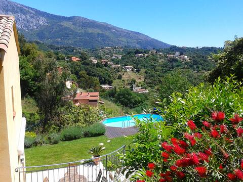 Lovely recent villa quiet
pool  and greenery