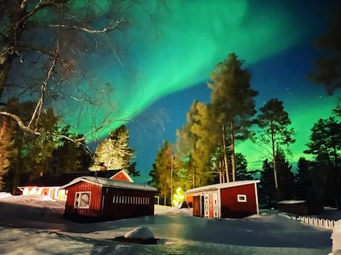 Arctic Light Retreat. Sauna & fireplace.