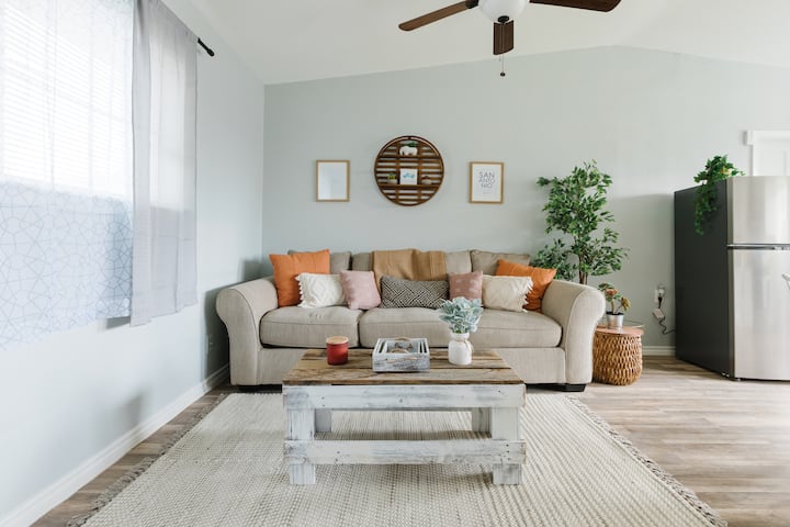 Cozy Home Mins From Randolph Afb, Airport, & More! - Universal City, TX
