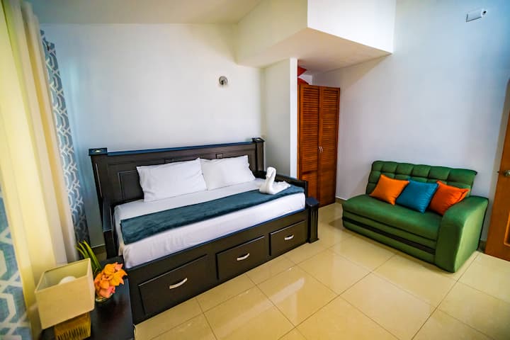 Middle Bedroom with Twin Bed