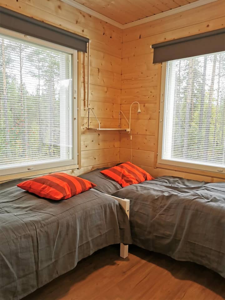 Silid - tulugan 2 higaan 90in} 
may mga bagong sapin sa kama at aparador