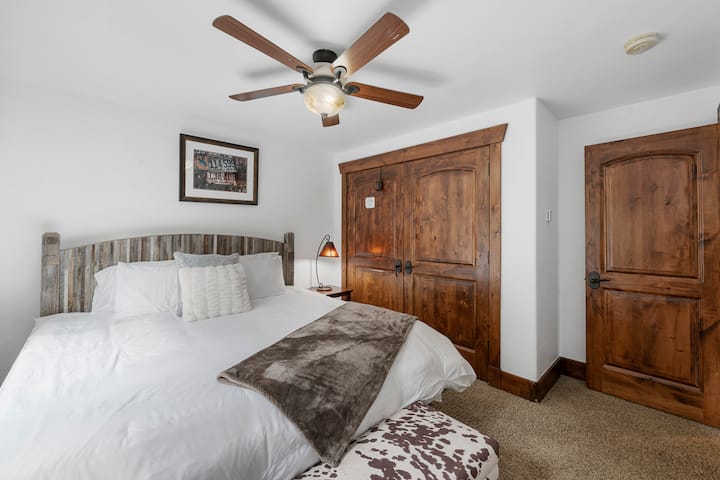 King Bedroom - custom closets