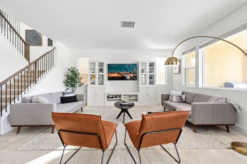 Luxury Mountain View Home w/ large backyard