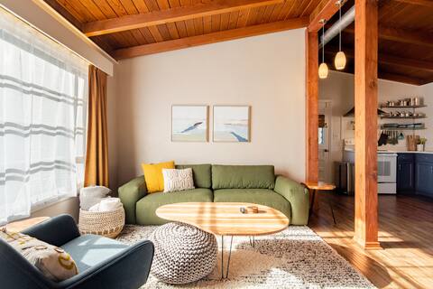 The Park Pad: A cozy mid-mod bungalow