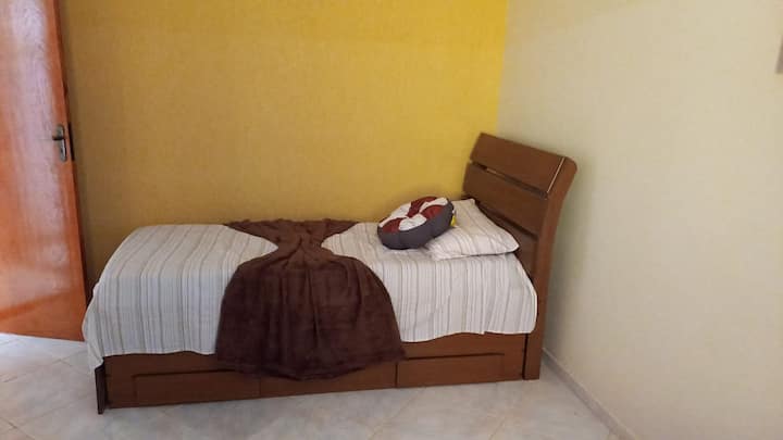 חדר שינה 2 , מיטת יחיד עם מיטת עזר