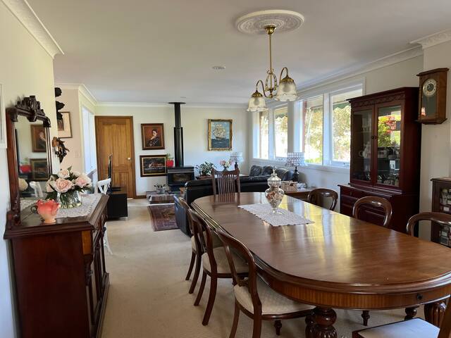 Luxury 4 bedroom house near beach and restaurants gallery image 2