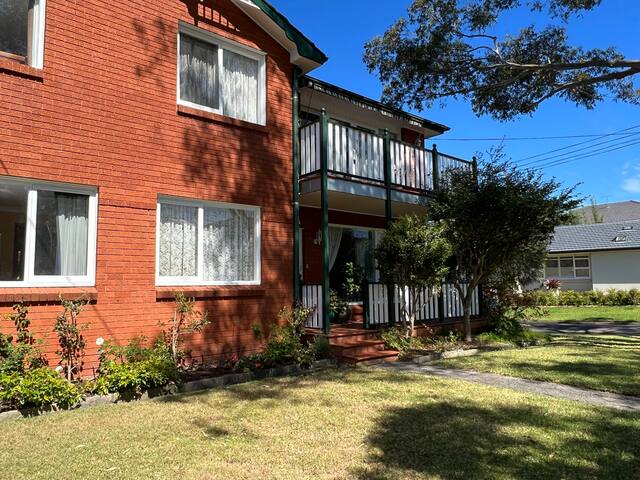 Luxury 4 bedroom house near beach and restaurants gallery image 5