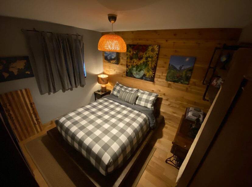 غرفة النوم الثالثة - سرير بحجم كبير