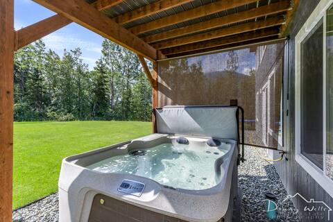 ALOHA Eagle River with Hot Tub